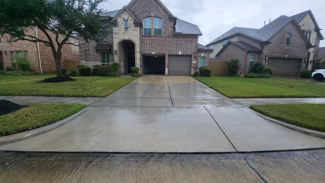 Expert Driveway Pressure Washing in League City, Texas | Restore Your Home’s Curb Appeal